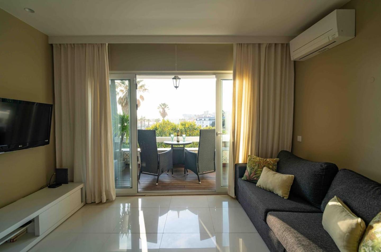 Sea View W Balcony 2 Mins Walk To Beach & Casino Estoril Exterior photo