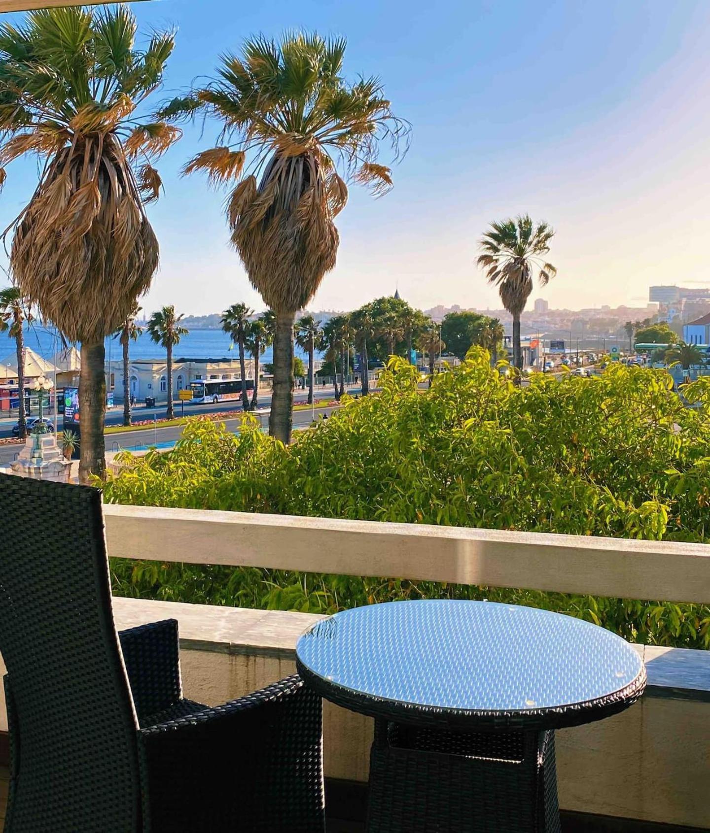 Sea View W Balcony 2 Mins Walk To Beach & Casino Estoril Exterior photo