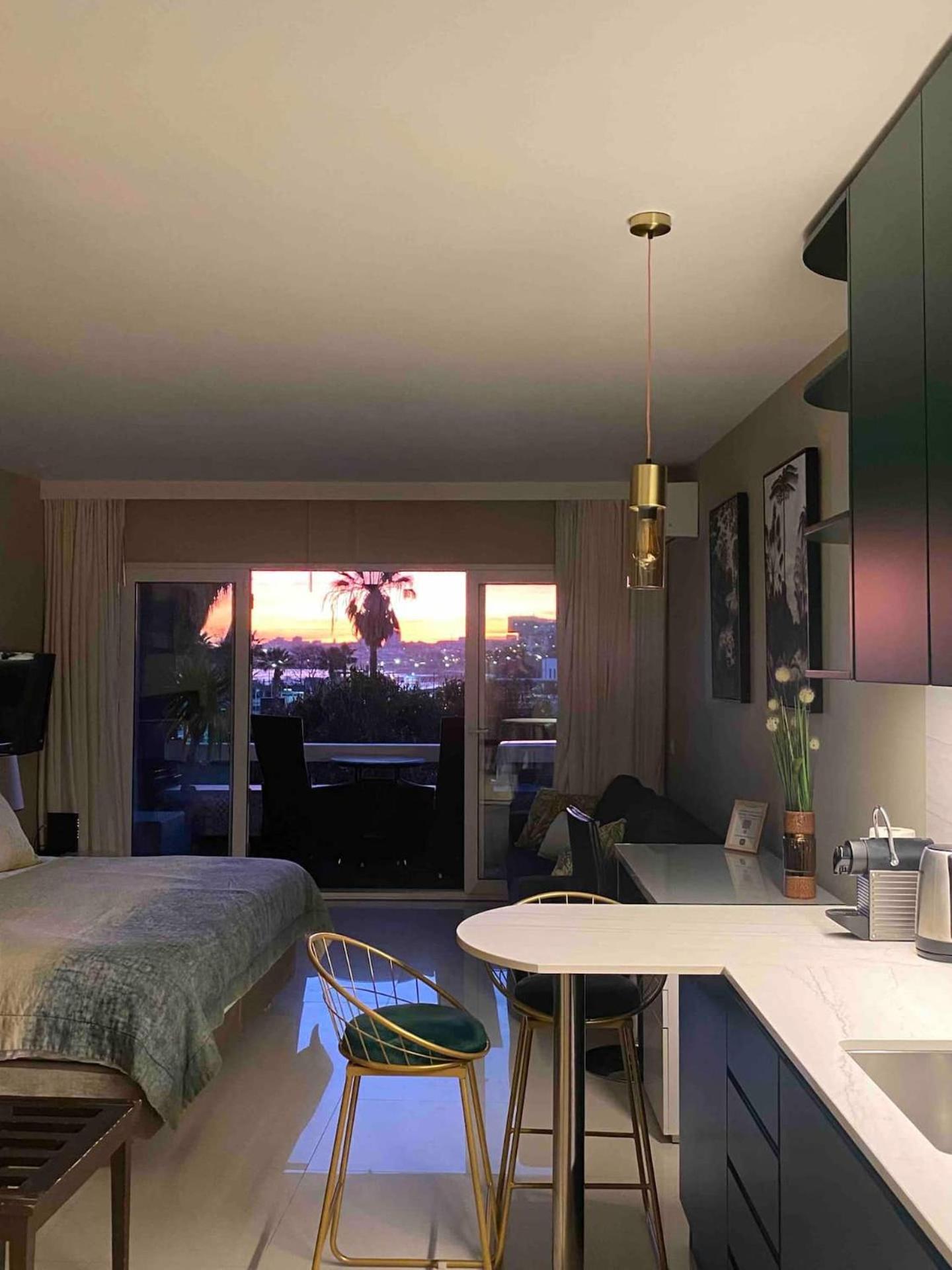 Sea View W Balcony 2 Mins Walk To Beach & Casino Estoril Exterior photo